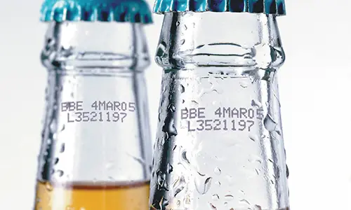 Continuous inkjet coding on glass bottles for beer with date number